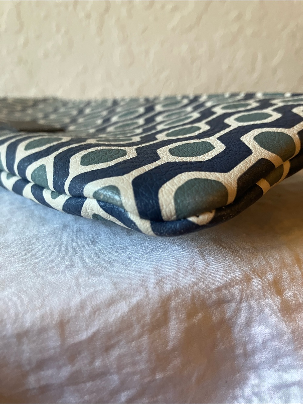 Fossil: Geometric Pattern Clutch/Wallet - Picture 8 of 10